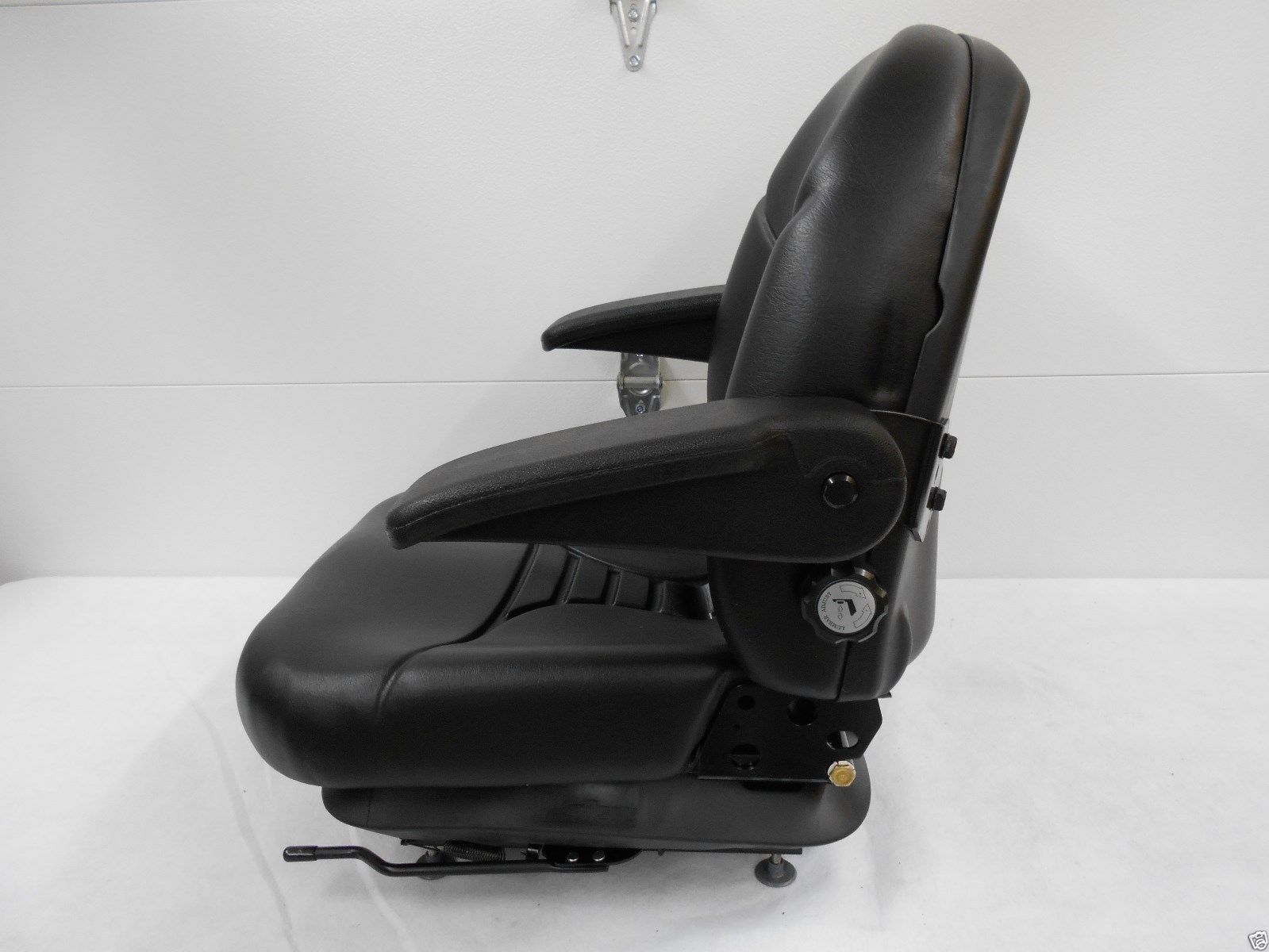 BLACK SUSPENSION SEAT, SCAG, HUSTLER, EXMARK, BOBCAT, BUNTON, DIXIE