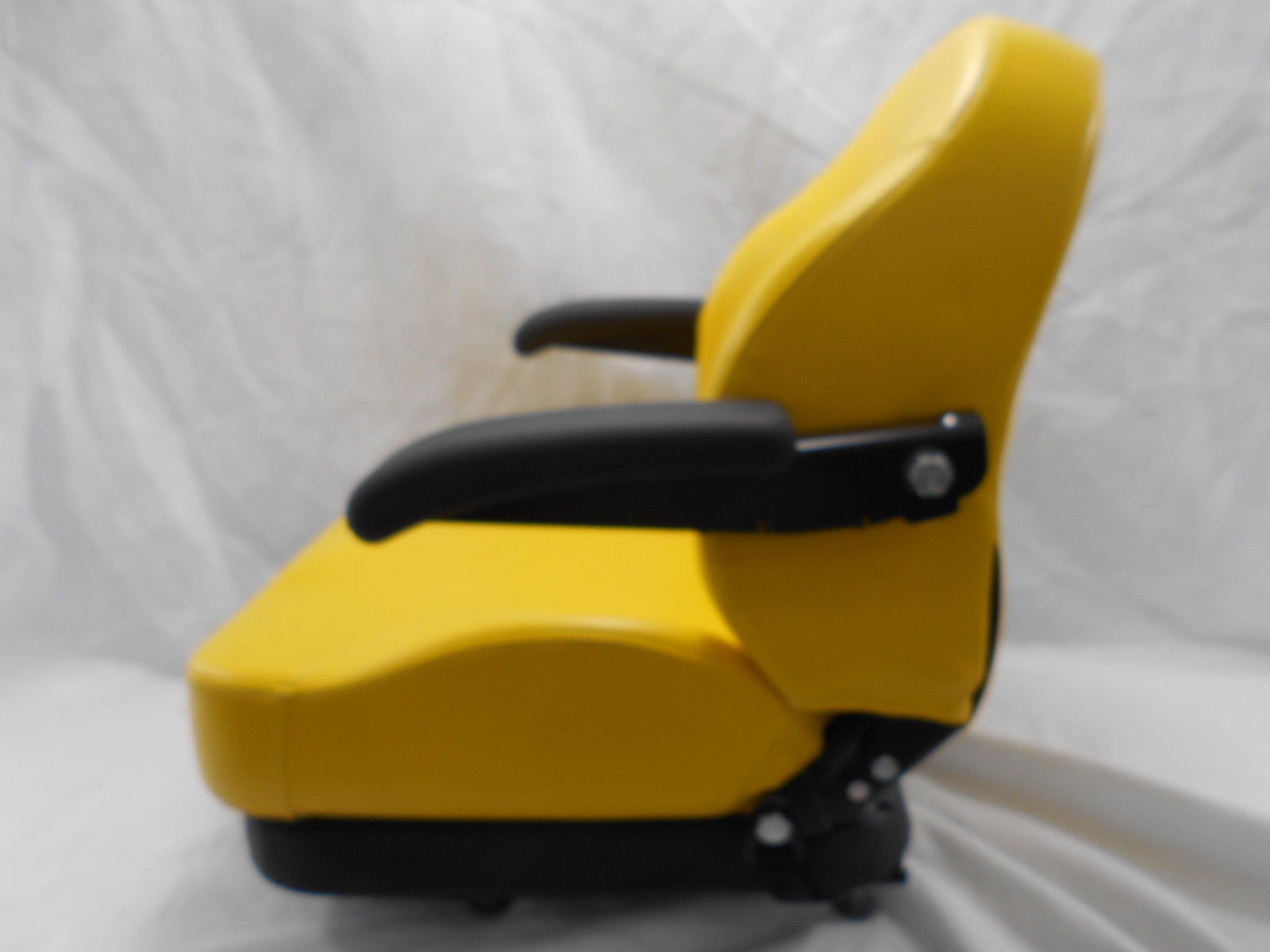 YELLOW ULTRA RIDE SUSPENSION SEAT I3M FITS JOHN DEERE ZERO TURN MOWERS