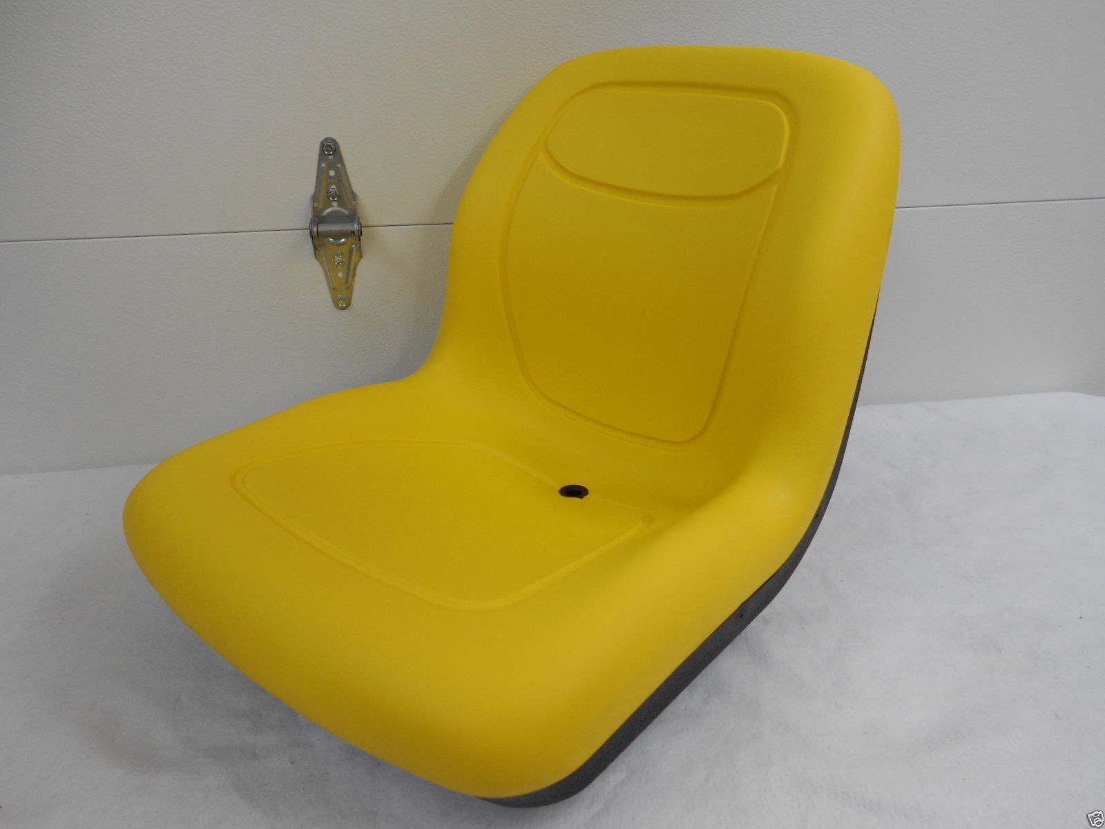 HIGH BACK YELLOW SEAT,JOHN DEERE GT242, GT262, GT275, LX172, LX173
