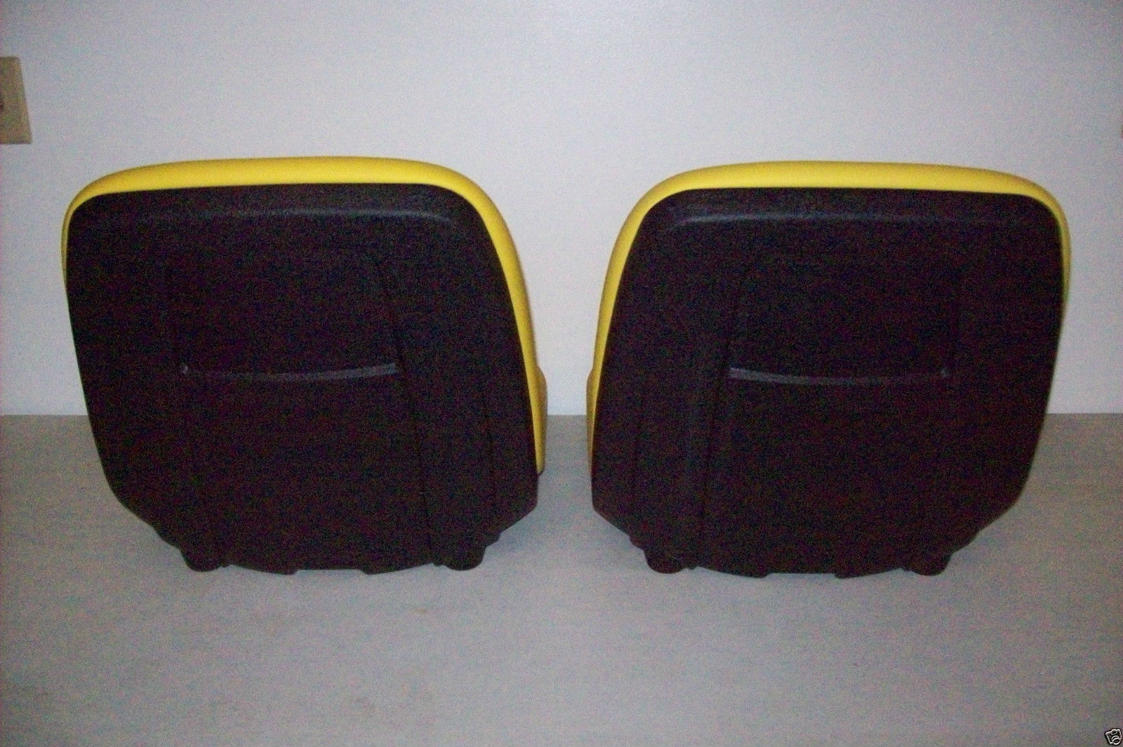 PAIR of HIGH BACK SEATS JOHN DEERE GATORS, HPX 4X4, 4X2, 6X4, XUV 850D
