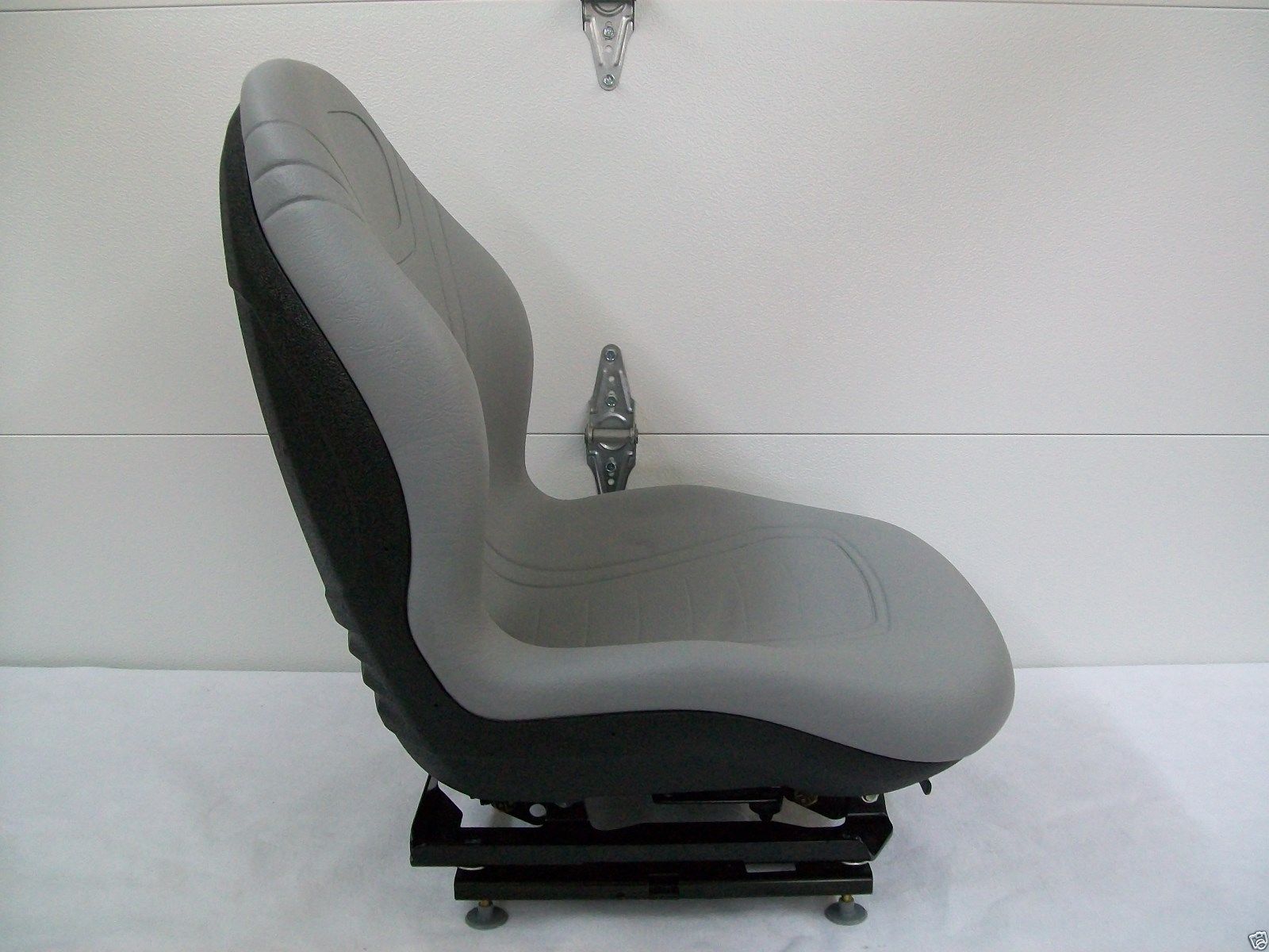 GRAY SUSPENSION SEAT, HUSTLER, EXMARK, TORO, BOBCAT, BUNTON, DIXIE