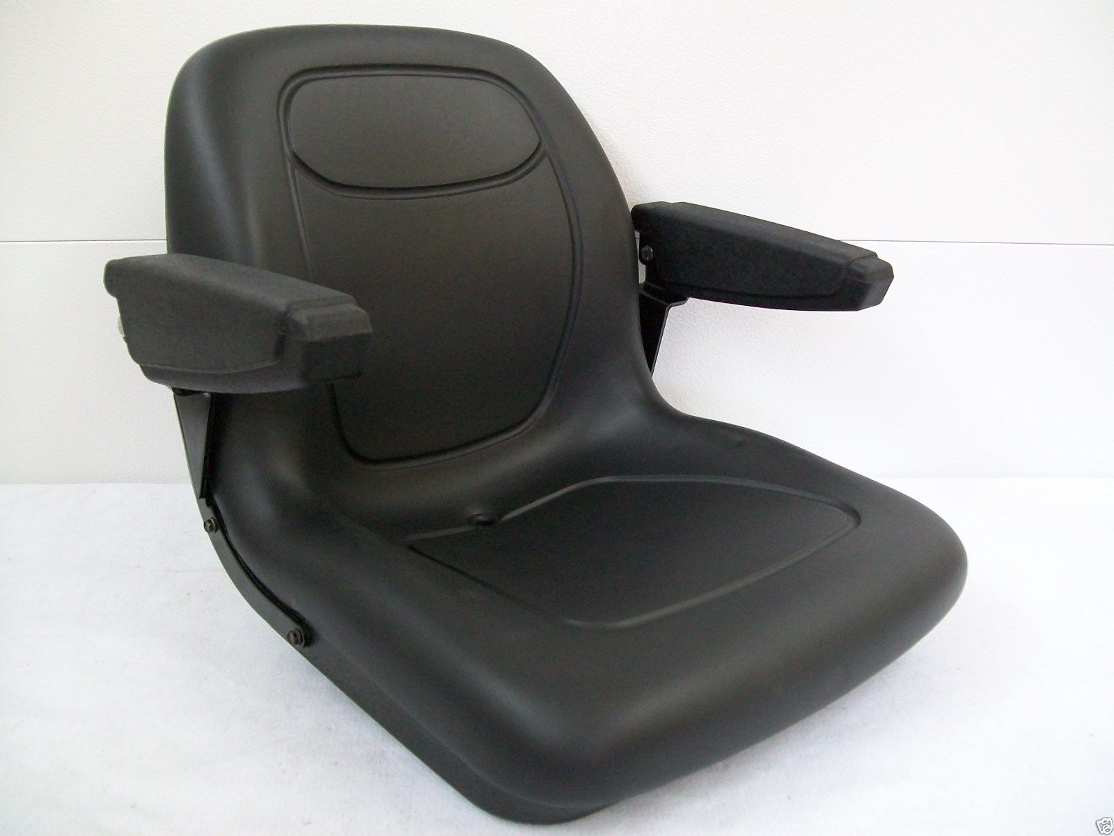 Black seat fits kubota B7410 B7510 B2710 B7610 B2910 compact tractor #OQ.
