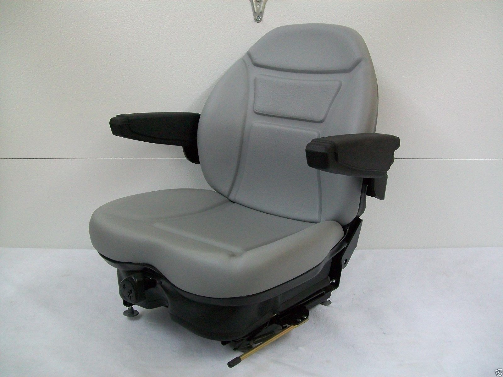 HIGH BACK BLACK SEAT CUB CADET ZFORCE 44,48,50,54,60 ZERO TURN MOWERS