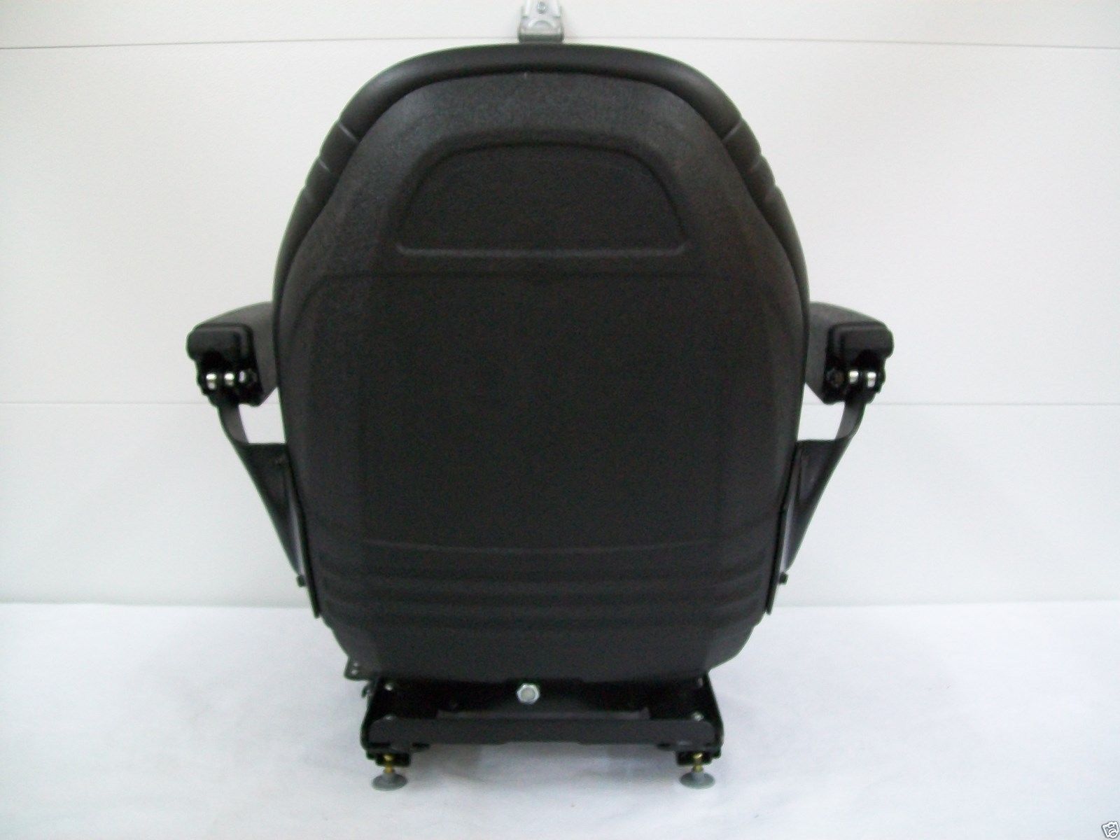 BLACK SUSPENSION SEAT, HUSTLER, EXMARK, SCAG, KUBOTA, ZTR