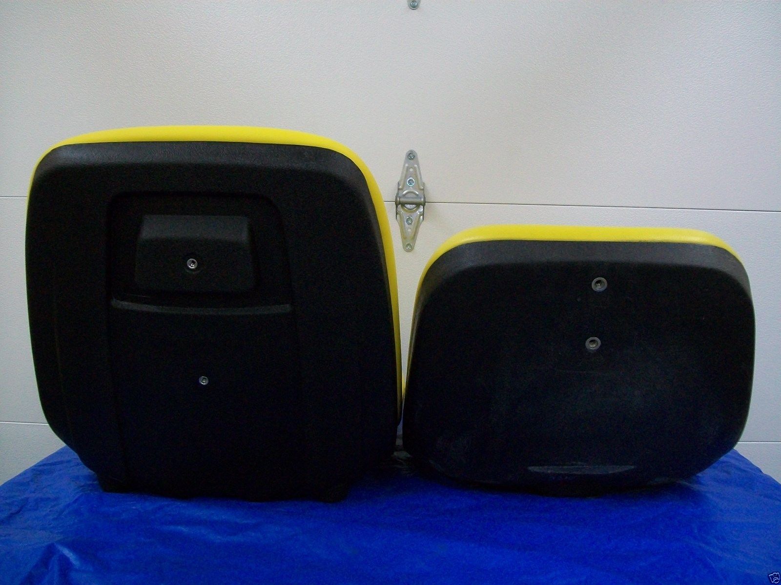 HIGHER BACK SEAT JOHN DEERE 325, 335, 345 GARDEN TRACTOR > 70,001 PIVOT STYLE BP Seat Warehouse